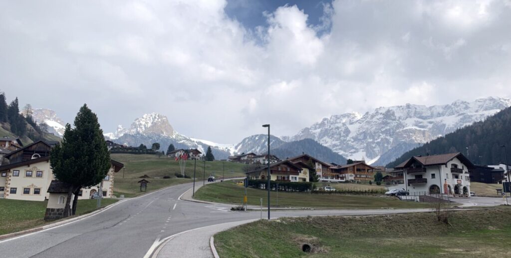 Dolomiti 多洛米提|一句話讓我踏上阿爾卑斯山絕美淨土 - 飄浮。日常 Val Gardena 山景