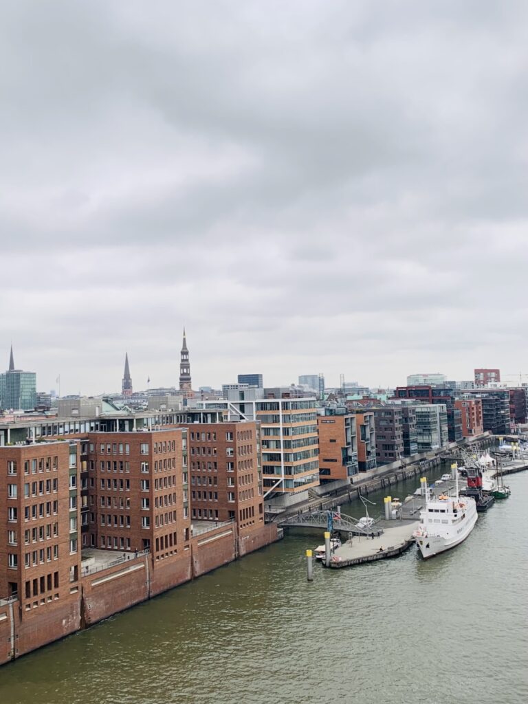 Hamburg|漢堡北歐風咖啡Törnqvist,我會記得你的 - 飄浮。日常 易北愛樂廳_市景