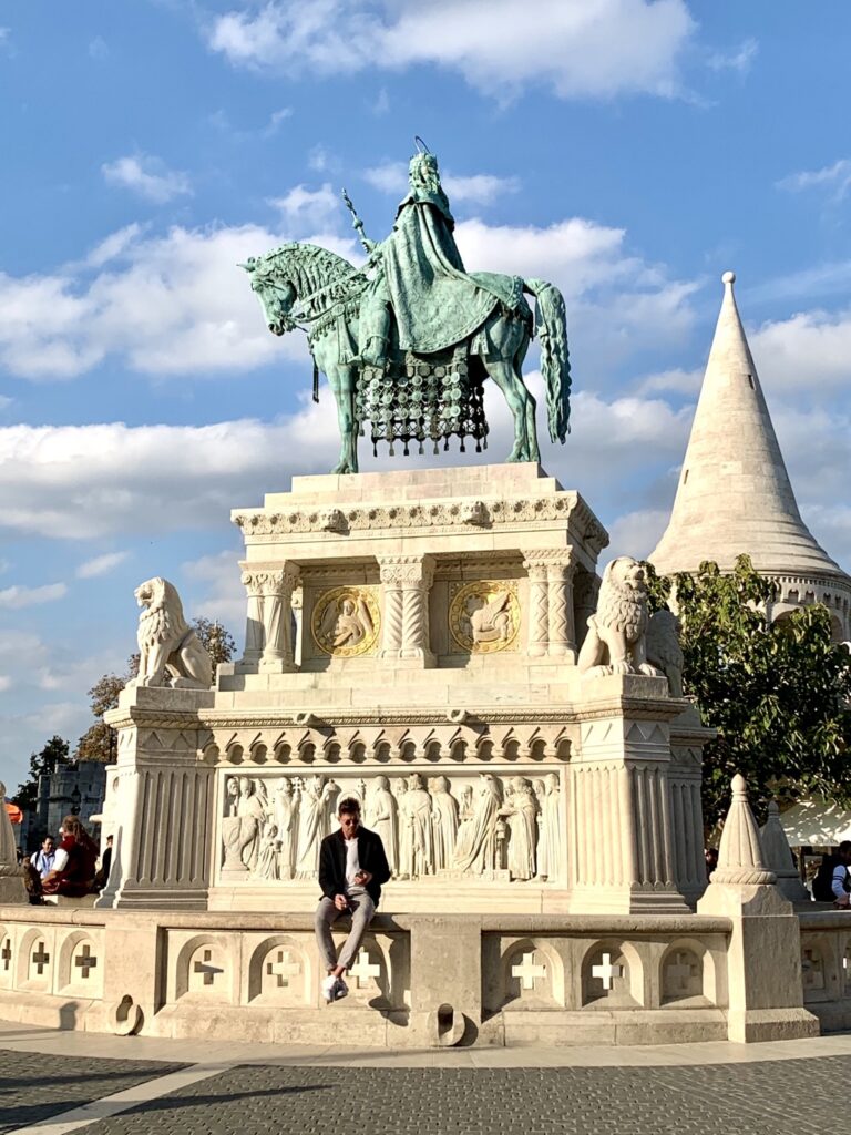 Budapest|布達佩斯許下的願,就這麼成真了 - 飄浮。日常 Szent István szobra 聖伊斯特萬紀念碑