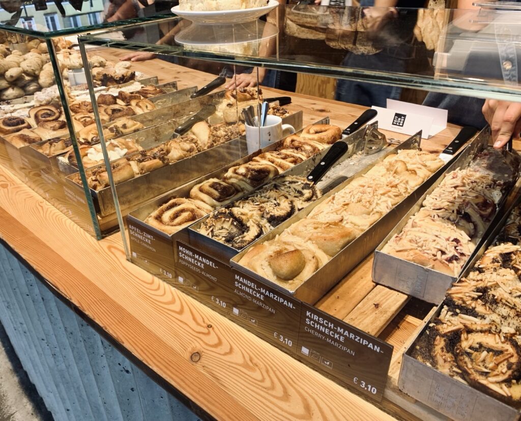 Berlin|Zeit für Brot 肉桂捲,我的柏林麵包時光 - 飄浮。日常 肉桂捲們排排站