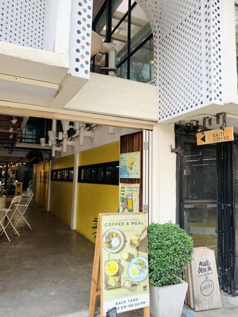 Bangkok|曼谷 Sa-Ti Handcraft Coffee,隱身Ari區的小綠洲 - 飄浮。日常 Sa-Ti Handcraft Coffee_指示路標