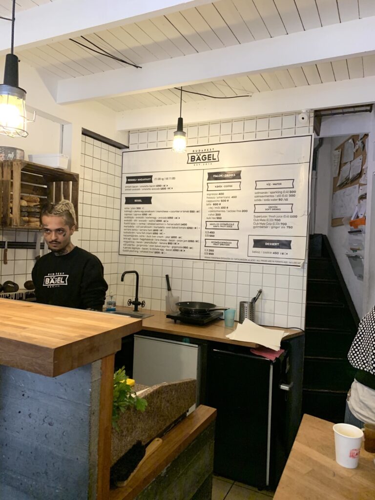 Budapest|布達佩斯吃什麼 ? Espresso Embassy & Budapest Bagel - 飄浮。日常 Budapest_bagel_店內