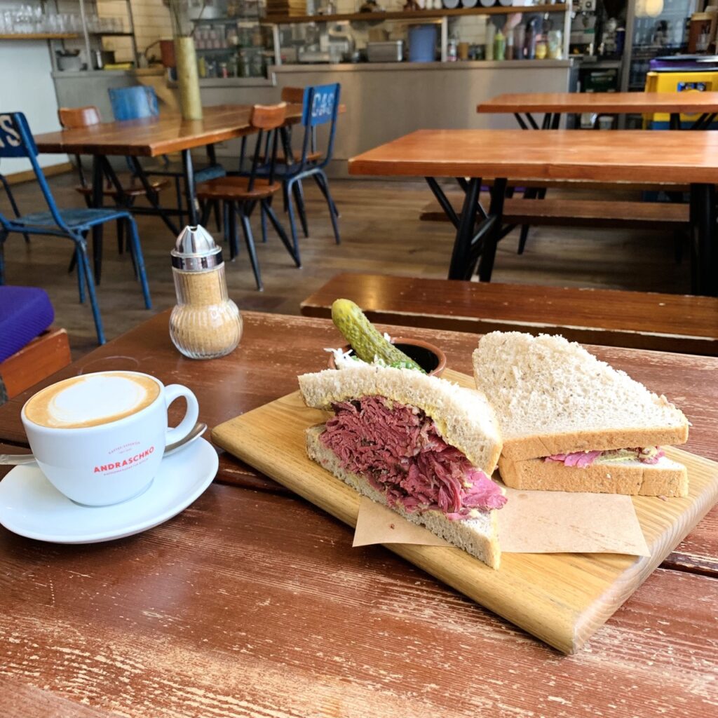 Berlin|Mogg 柏林燻牛肉三明治,在地人也推薦 - 飄浮。日常 Pastrami三明治_01