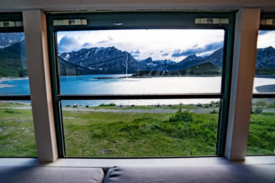 Expedition Happiness|從阿拉斯加到墨西哥,遠征幸福 - 飄浮。日常 Expedition Happiness_巴士窗景