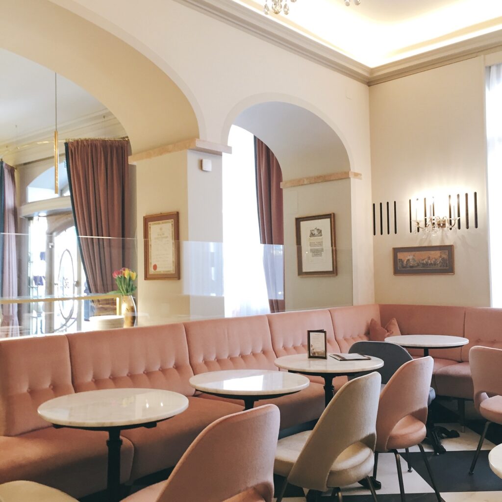 Austria|為了甜點而來,愛上Bad Ischl只在一眼瞬間 - 飄浮。日常 Konditorei Zauner_店內景02