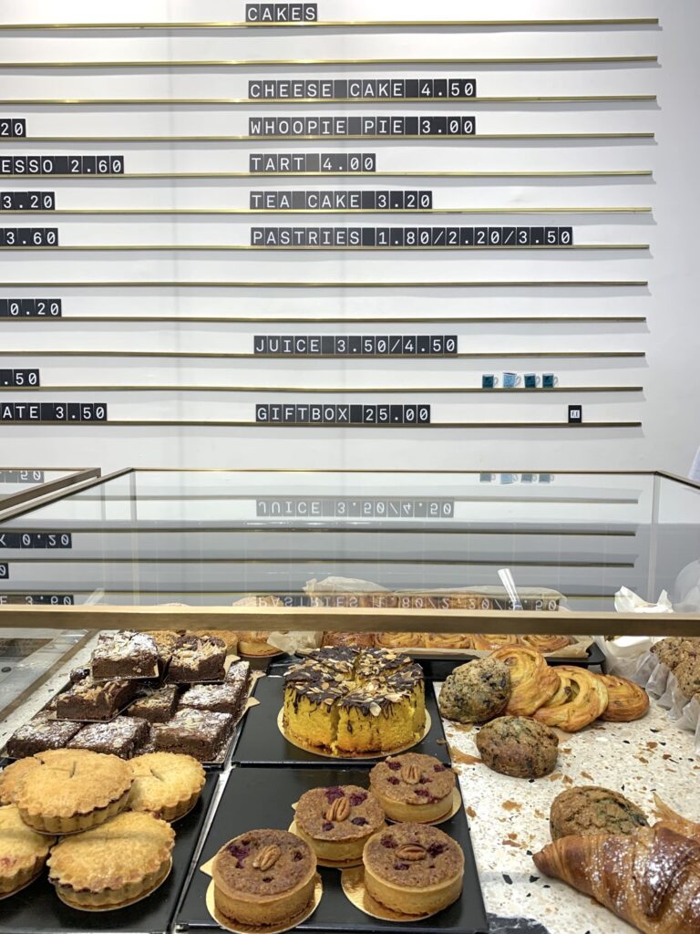 Berlin|Five Elephant Coffee & Cake 遇見柏林熊 - 飄浮。日常 Five Elephant_甜點櫃02