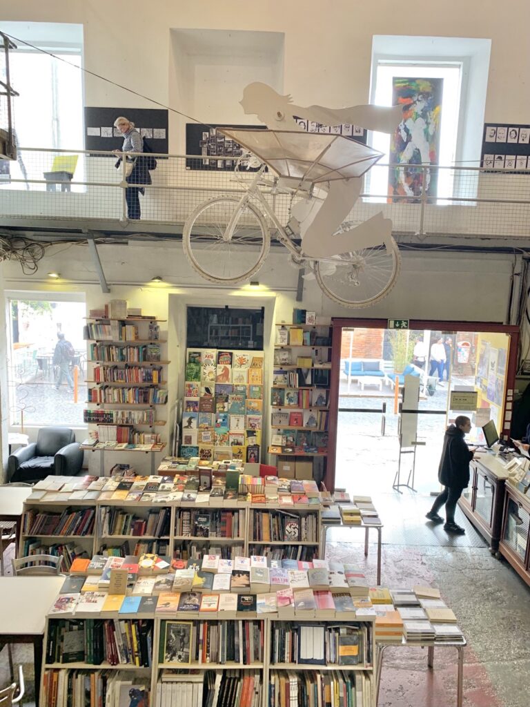 Lisbon|LxFactory - 走入 Ler Devagar 里斯本超酷書店 - 飄浮。日常 Ler Devagar書店