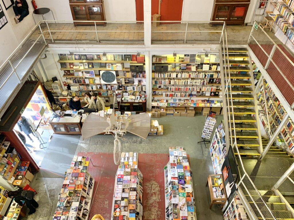 Lisbon|LxFactory - 走入 Ler Devagar 里斯本超酷書店 - 飄浮。日常 Ler Devagar_3樓