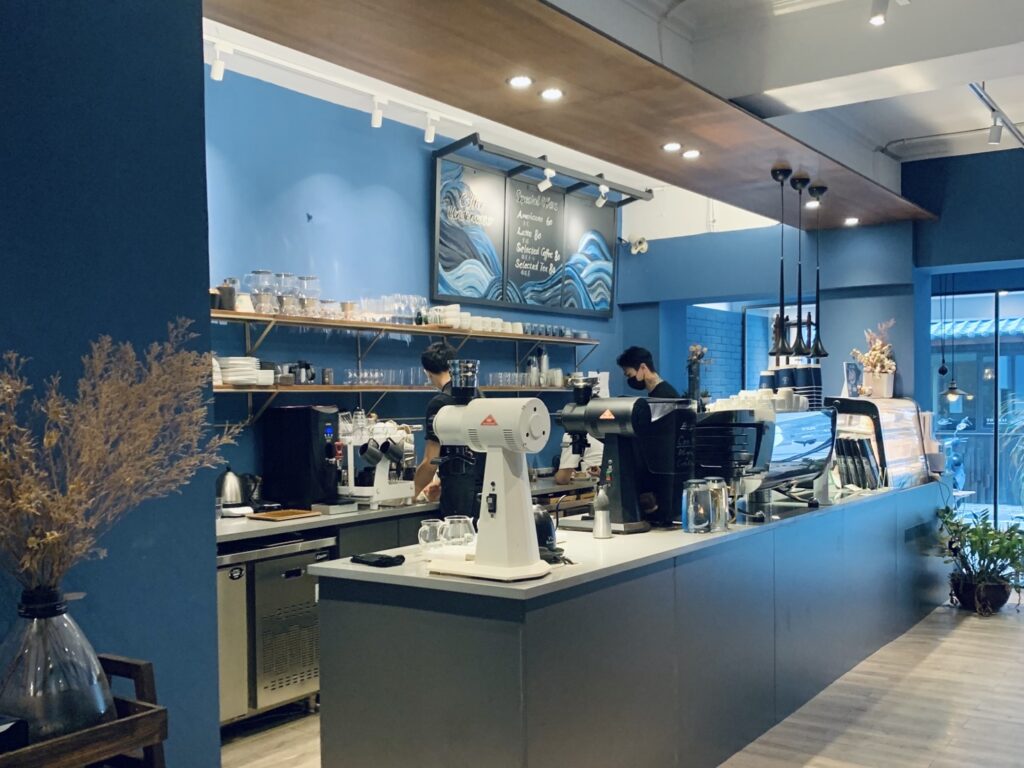 Coffee Underwater|台北水下咖啡,解憂重乳酪 - 飄浮。日常 Coffee Underwater_吧台