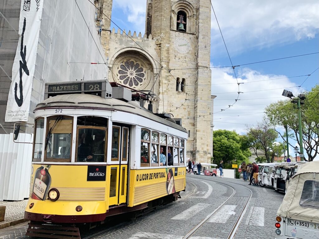 Lisbon|穿梭阿爾法瑪區,里斯本觀景台巡禮 - 飄浮。日常 Alfama_阿爾法瑪區_28號電車