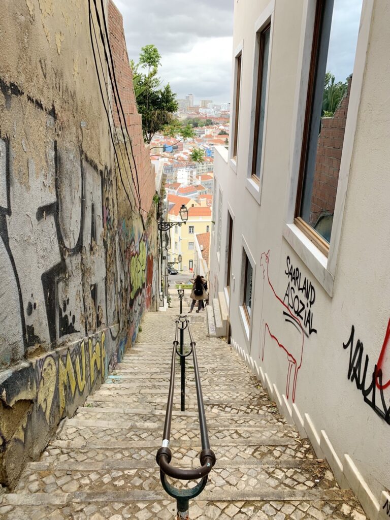 Lisbon|穿梭阿爾法瑪區,里斯本觀景台巡禮 - 飄浮。日常 里斯本_階梯01