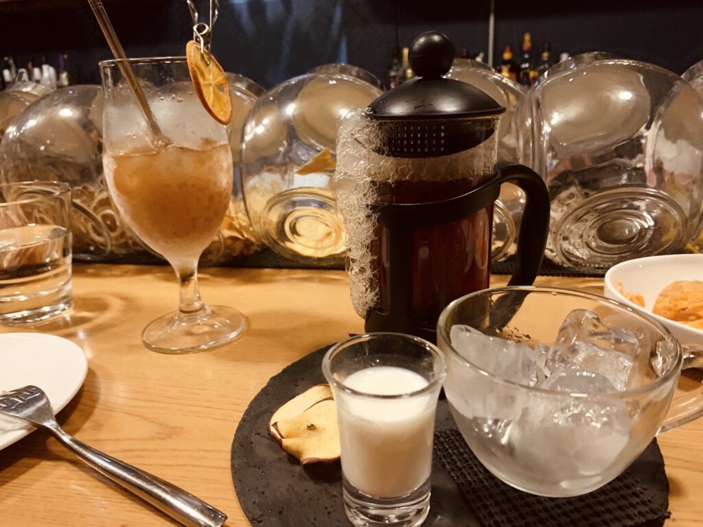 Euphoria酒‧餐|台南微醺夜,衛民街的老宅餐酒館 - 飄浮。日常 Euphoria_忍不住偷喝一口+法式烏龍茶酒