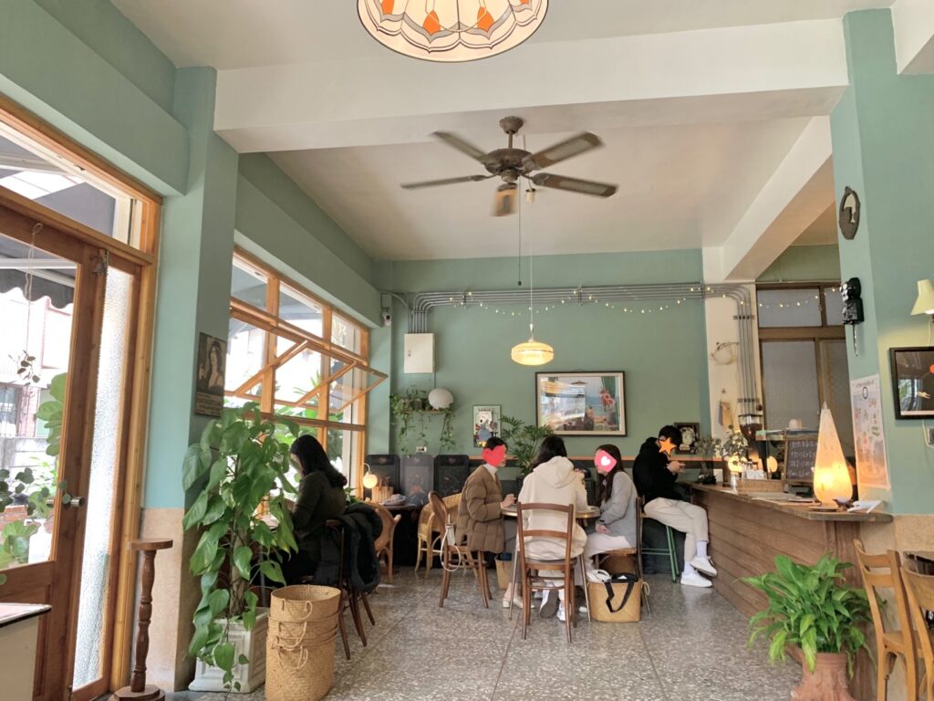 Archers Kitchen 弓箭手|嘉義復古咖啡廳:如果你也是老件迷 - 飄浮。日常 Archers Kitchen 弓箭手_店內02