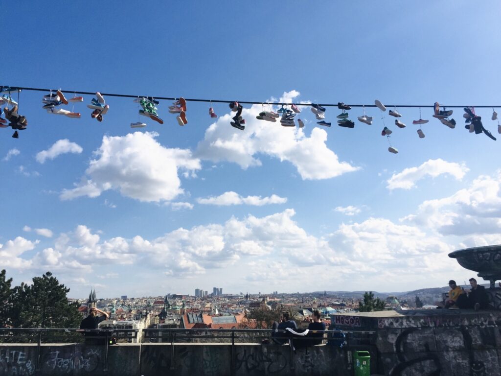 Prague|布拉格:喝著Cappy,在Letna Park散步才是正經事 - 飄浮。日常 Letna park_曬鞋