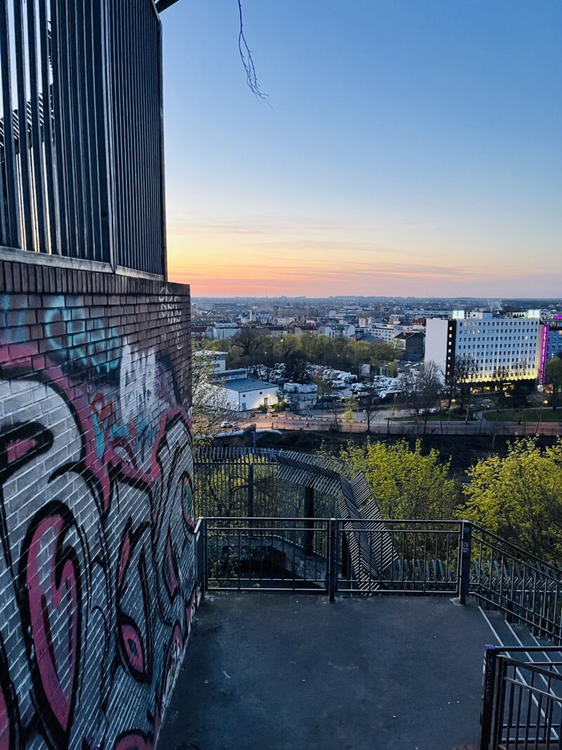Berlin|柏林追日落 Humboldthain Flak Tower - 飄浮。日常 Berlin Flakturm