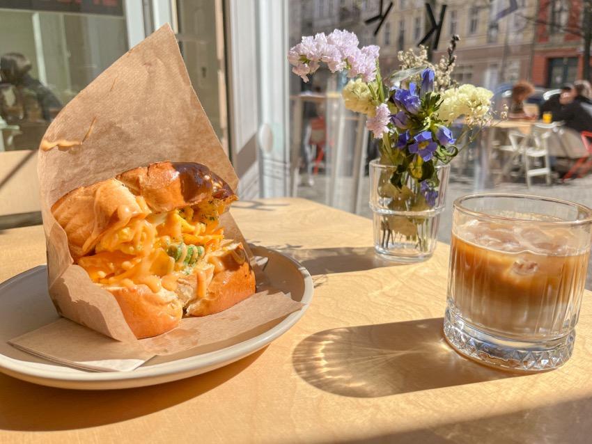 Berlin|44 Brekki 帶你柏林一秒飛韓國 - 飄浮。日常 酪梨起司大蒜三明治&咖啡