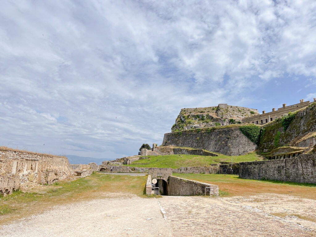 希臘科孚島|Corfu Old Fortress 舊堡壘,山、海、島三個願望一次滿足 - 飄浮。日常 Old Fortress 舊堡壘