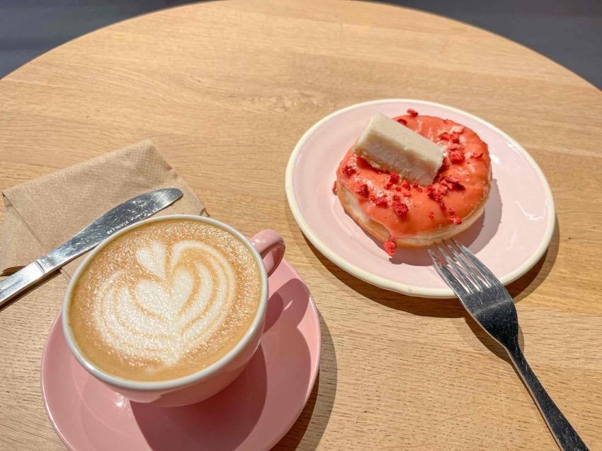 Berlin|柏林當Veggie!Brammibal's Donuts 甜甜圈 - 飄浮。日常 草莓起司蛋糕