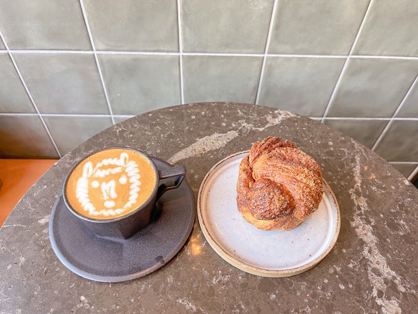 London|Origin Coffee 倫敦咖啡廳,巧遇台灣咖啡師 - 飄浮。日常 卡布奇諾&肉桂捲
