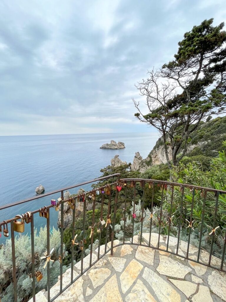 希臘科孚島|Palaiokastritsa 讓人忍不住說聲Mamma Mia的水晶綠海灘 - 飄浮。日常 Paleokastritsa Corfu