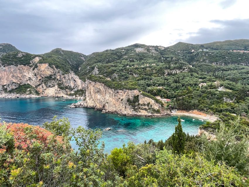 希臘科孚島|Palaiokastritsa 讓人忍不住說聲Mamma Mia的水晶綠海灘 - 飄浮。日常 Paleokastritsa Corfu