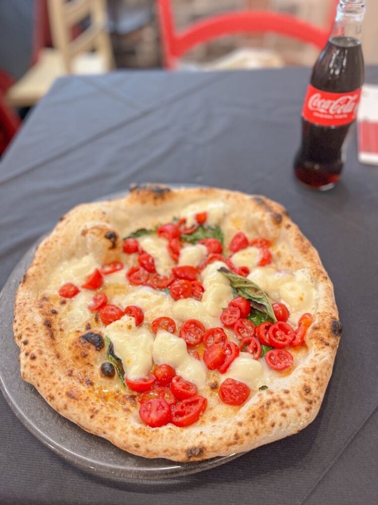 Naples|Pizzerie Starita 在地人推薦拿坡里Pizza No.1 - 飄浮。日常 Specialties-Burrata pizza