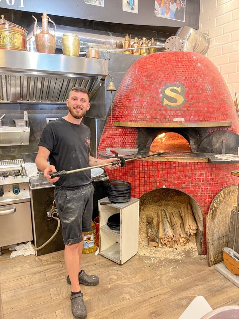 Naples|Pizzerie Starita 在地人推薦拿坡里Pizza No.1 - 飄浮。日常 Starita 店員