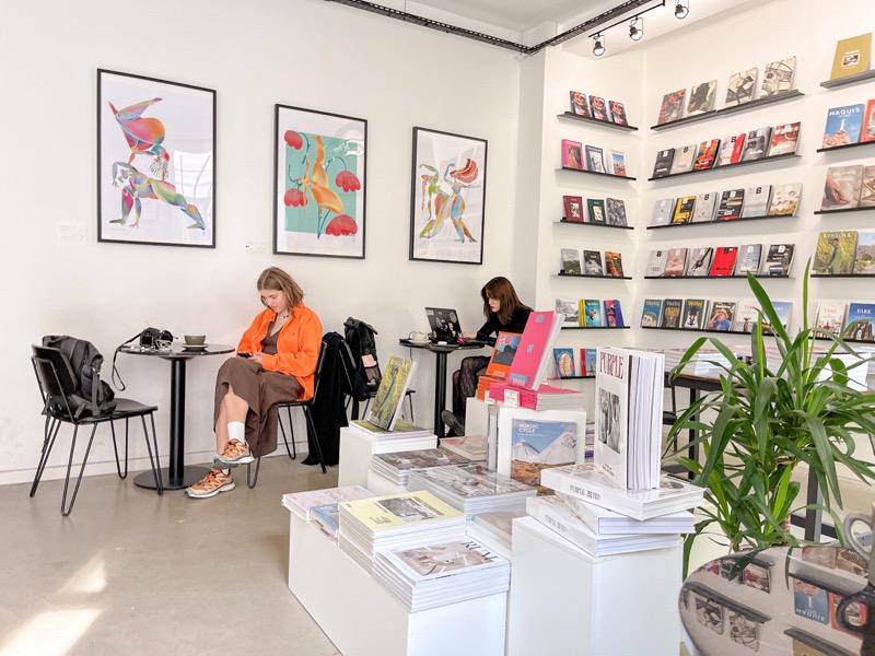 巴黎|不只是咖啡店,也是雜誌店的Bonjour Jacob Coffee - 飄浮。日常 Bonjour Jacob Coffee 雜誌區