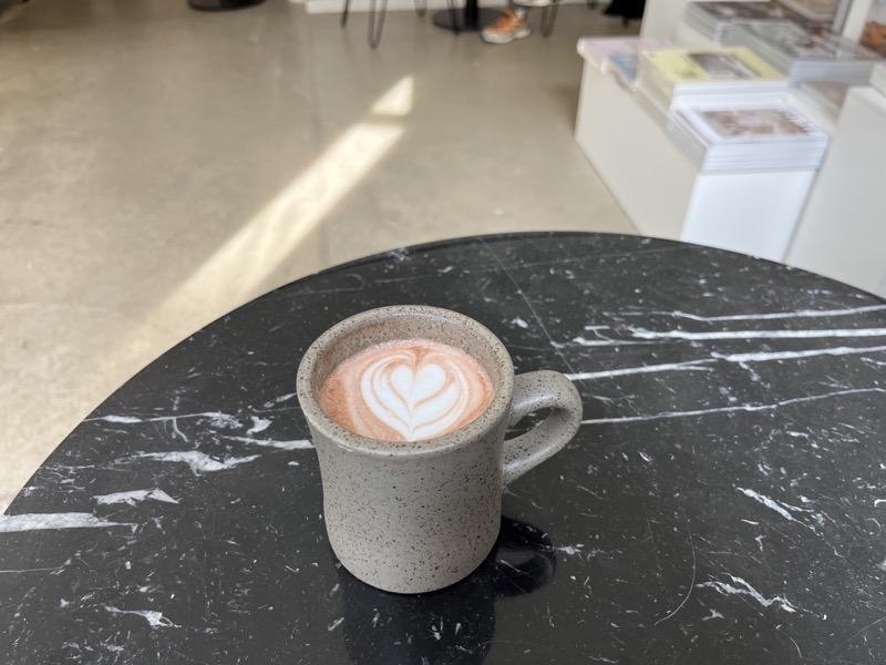 巴黎|不只是咖啡店,也是雜誌店的Bonjour Jacob Coffee - 飄浮。日常 Bonjour Jacob Coffee 熱可可