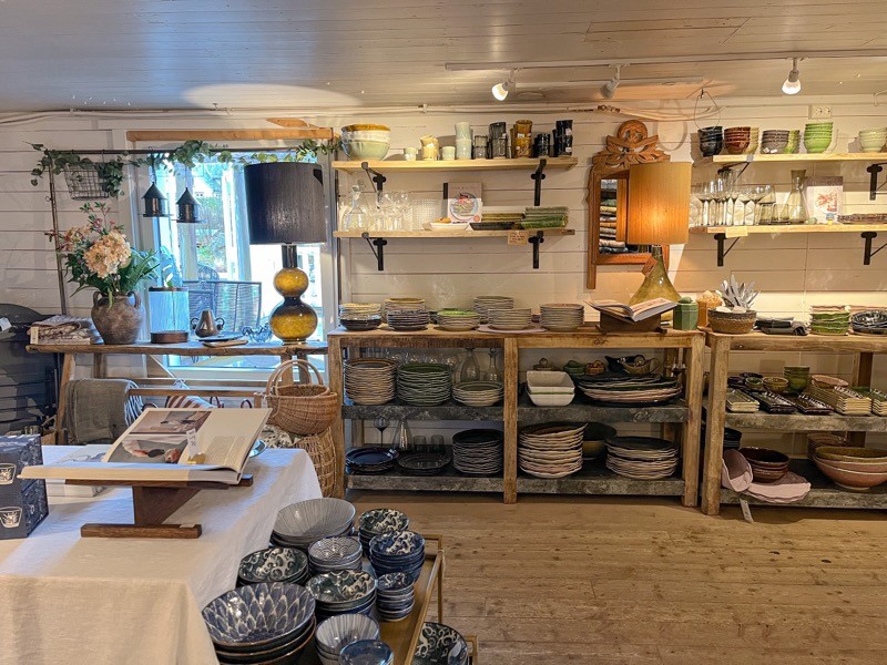 特羅姆瑟|Ersfjordbotn峽灣與Bryggejentene AS岸邊咖啡廳 - 飄浮。日常 Bryggejentene AS 雜貨店