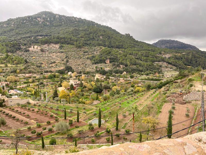 馬略卡島|Valldemossa 法德摩薩小鎮,感受美好山居歲月 - 飄浮。日常 Valldemossa 法德摩薩山景