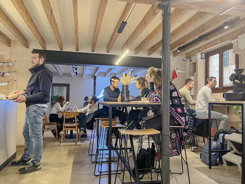 馬略卡島|Surry Hills Coffee 好吃伊比利火腿吐司,給你真的冰拿鐵! - 飄浮。日常 Surry Hills Coffee 店內1