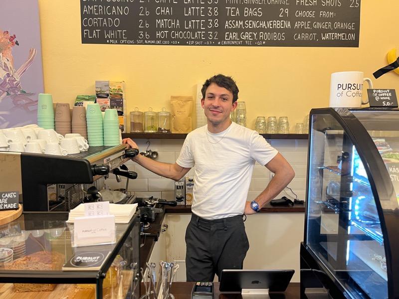 Berlin|Pursuit of Coffee 柏林自製烘焙糕點的鄰里咖啡 - 飄浮。日常 Pursuit of Coffee barista