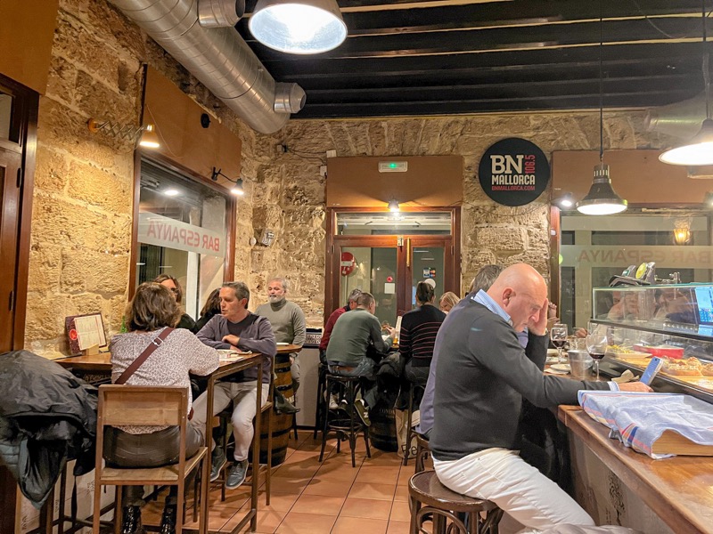 馬略卡島Tapas bar|讓我斜斜地走回家的 Bar España - 飄浮。日常 Bar España 店內