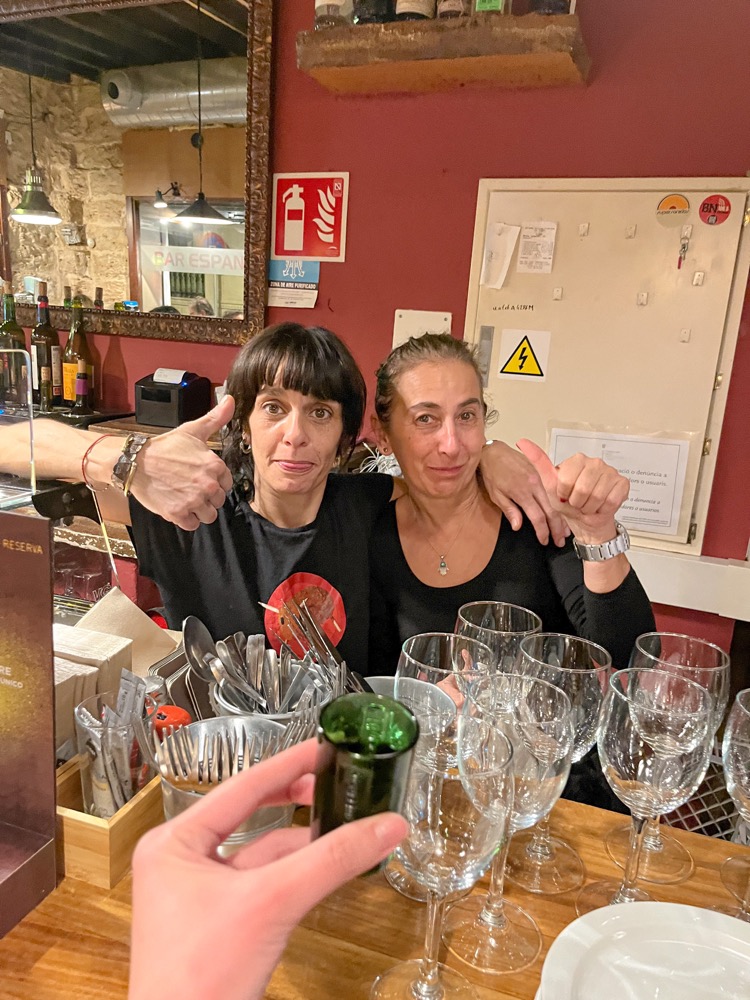 馬略卡島Tapas bar|讓我斜斜地走回家的 Bar España - 飄浮。日常 Bar España 外觀